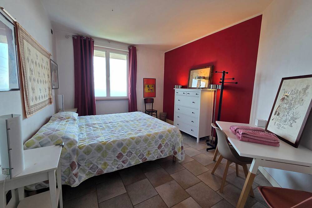 Spacious Villa in Varazze with Pool and Jacuzzi Panoramic View in Varazze (Stadt), Varazze