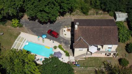 Gîte pour 6 personnes, avec jardin ainsi que piscine et balcon à Sarlat-la-Canéda