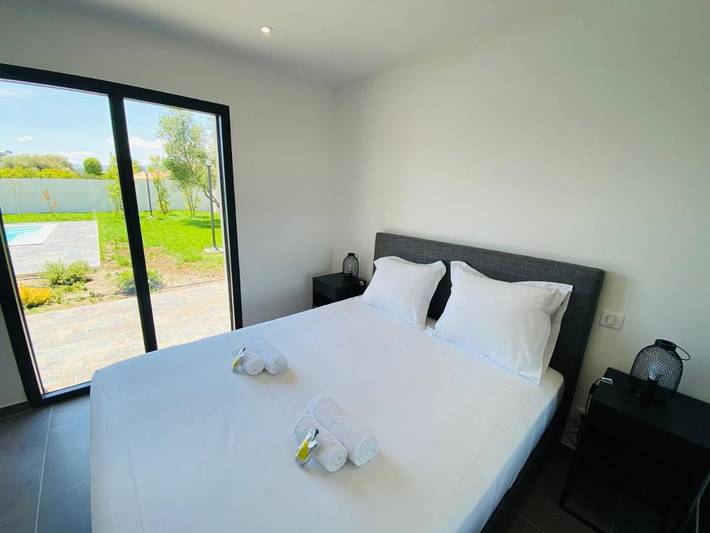 Location de vacances pour 10 personnes, avec vue ainsi que jardin et piscine à Ventiseri - 4