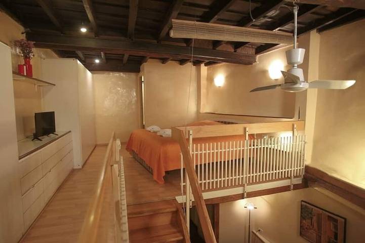 Appartamento intero, A mini loft within walking distance of everything! in Centro di Roma, Roma
