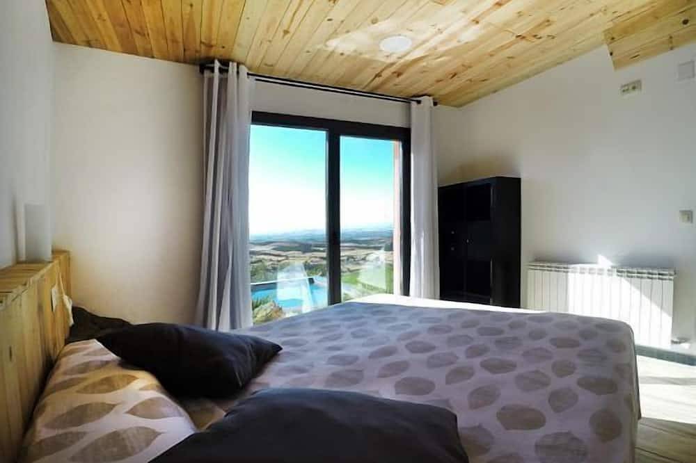 Self catering La Granja del Besa for 8 people in Cubells, Noguera
