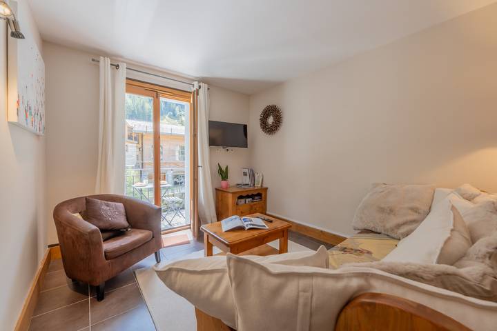 Gîte pour 4 personnes, avec piscine ainsi que sauna et balcon à Vallorcine - 2