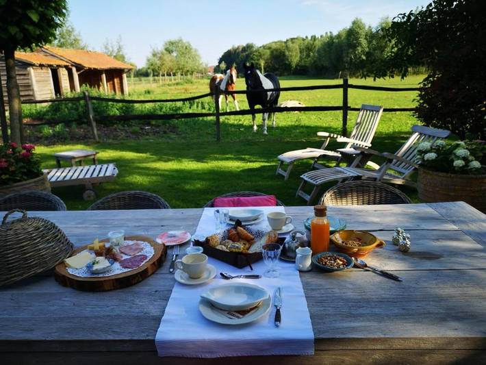 Location de vacances pour 2 personnes, avec Terrasse et Jacuzzi ainsi que Jardin et Vue à Oostkamp