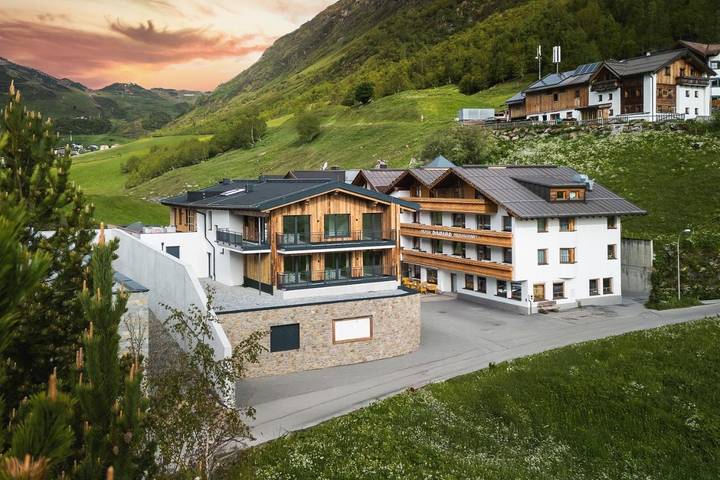 Hôtel pour 2 personnes, avec terrasse ainsi que vue et sauna, animaux acceptés