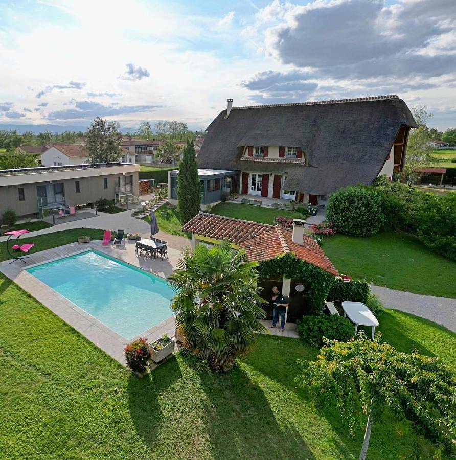 La Clé des Chaumes - Maison d'hôtes de charme avec piscine et bain nordique in Boisset-lès-Montrond, Montbrison