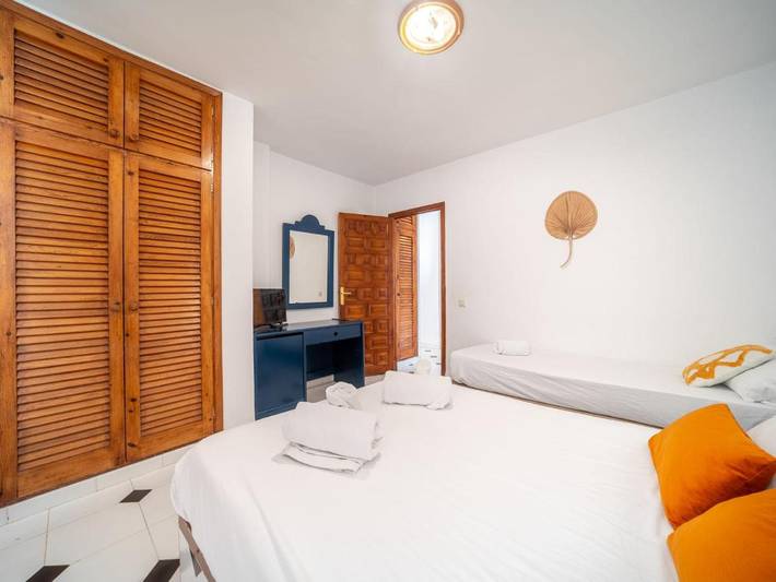 Gîte pour 5 personnes, avec jardin ainsi que piscine et terrasse dans Portinatx - 2