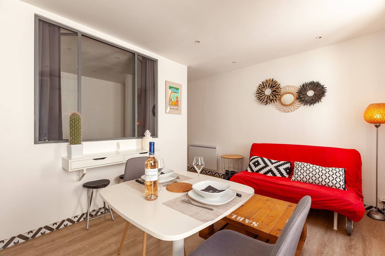 Apartamento entero, Apartamento 'Joli T2 En El Corazón De Las Calles Peatonales' con Balcón y Aire Acondicionado in Sanary-sur-Mer, Costa mediterránea (Francia)