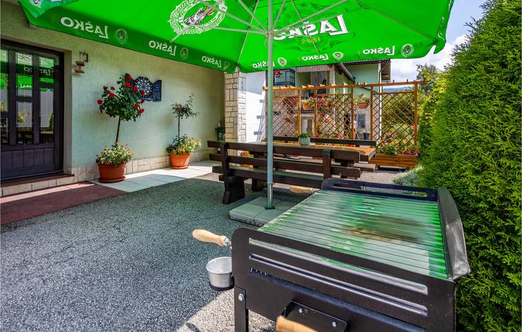 Modernes Apartment mit Terrasse in der Nähe des Stadtzentrums von Fuzine und mit Zugang zum Fluss in Fuzine, Primorje-Gorski Kotar
