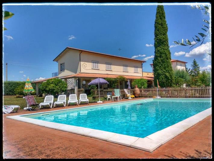 Agriturismo per 3 persone, con Terrazza e Giardino nonché Piscina a Perugia