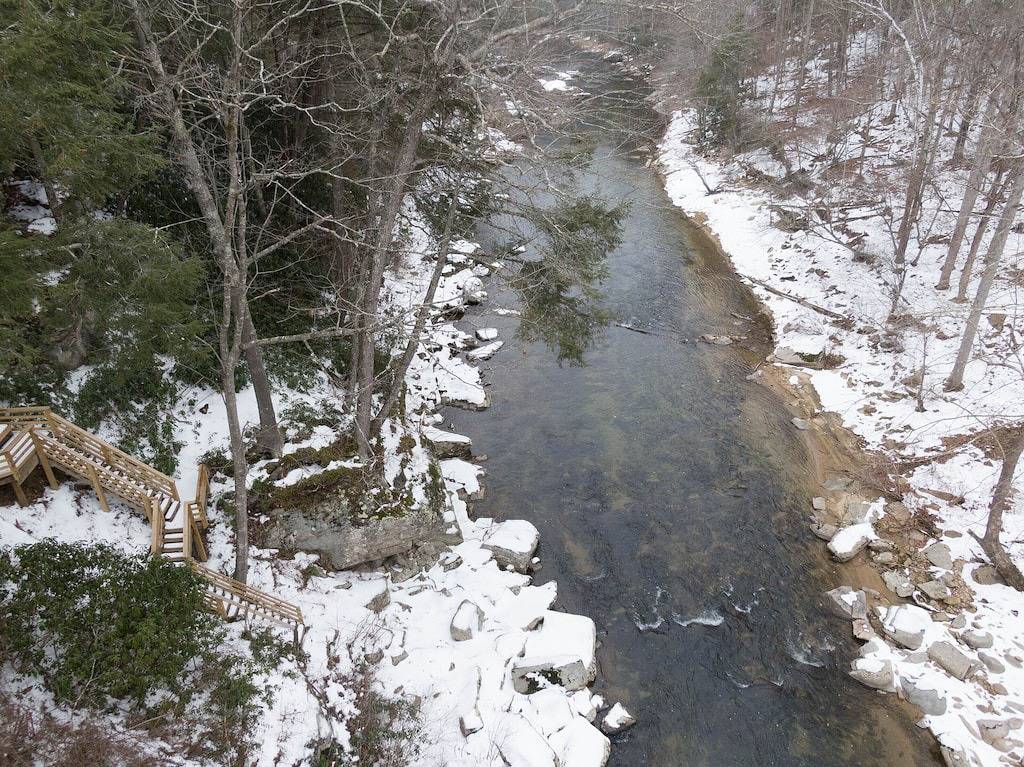 A River Mist Secluded on 6 acres of the Watauga River hot tub pet friendly in Watauga Lake