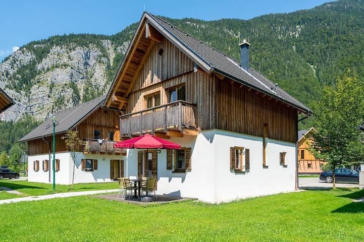 Chalet für 6 Personen, mit Pool und Balkon sowie Sauna und Garten, mit Haustier