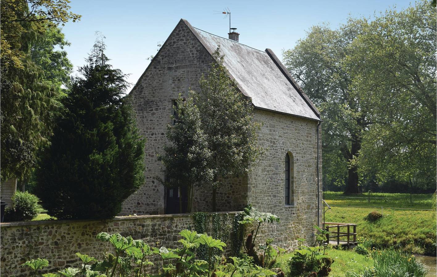 Charmant appartement de 2 chambres à coucher près d'Auxais et de La Taute in Auxais, Côte de la Déroute