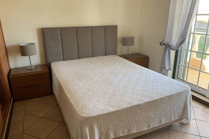 Villa mit einem sehr großen, wunderschönen Garten und Tennis in Quarteira, Faro Distrikt