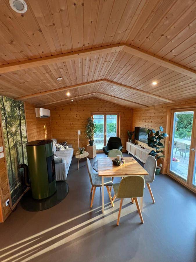 Chalet "Waldhauszeit" am See in Mücke, Vogelsberg Region