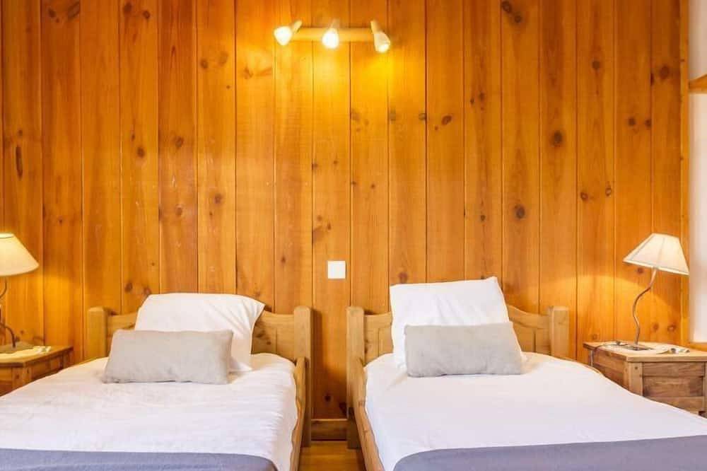 Chalet, sauna, terrace, fireplace or stove, parking, tv, ski locker, 110m² in Saint-Martin-de-Belleville, Les Trois Vallées