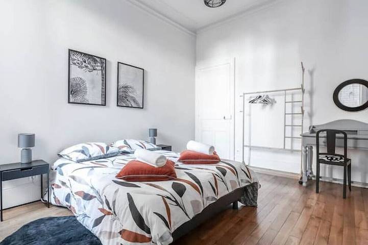Ganze Wohnung, Large apartment with terrace, free parking in Vichy, Vichy und Umgebung