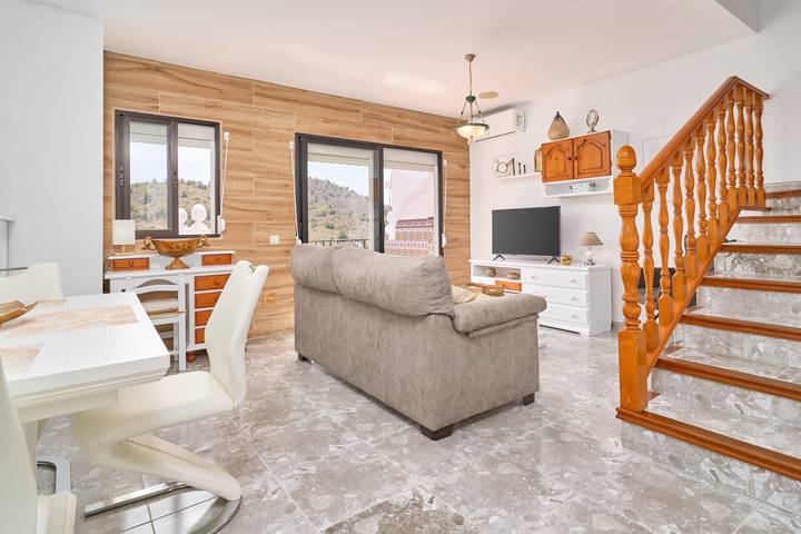 Ganze Wohnung, Ferienwohnung 'Axarquía 13' mit Meerblick, Wi-Fi und Klimaanlage in Frigiliana Road, Frigiliana