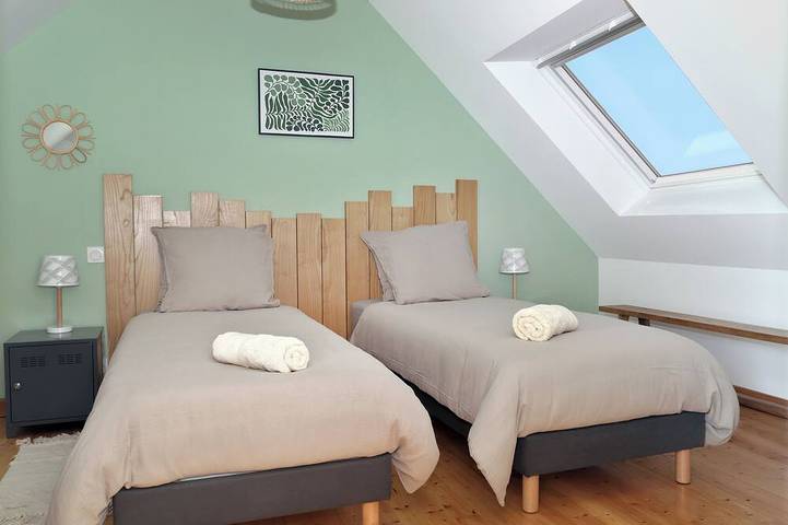 Gîte 4 pers. entièrement rénové, proche Pontrieux, calme et vue dégagée in Ploëzal, Région de Guingamp