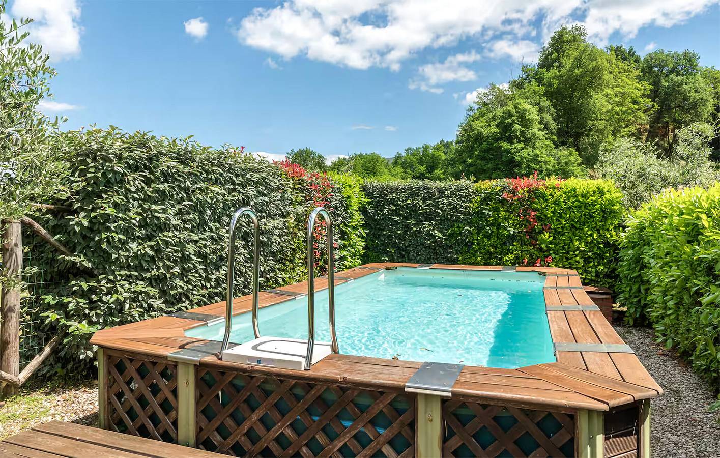 Charming Apartment with Pool and Terrace, 2km from Leccio in Reggello, Valdarno