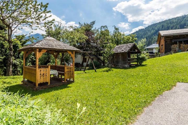 Appartamento per 2 persone, con balcone e giardino, con animali domestici sulle Dolomiti