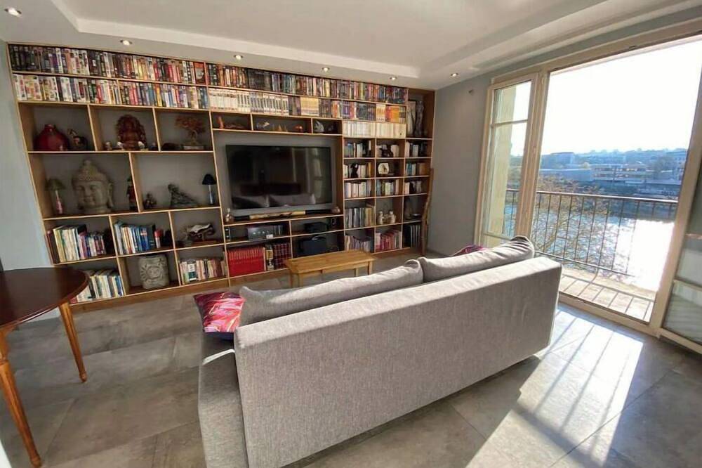 Entire apartment, Sunny Flat & River Border view, 30min to Paris center in Choisy-le-Roi, Val-de-Marne