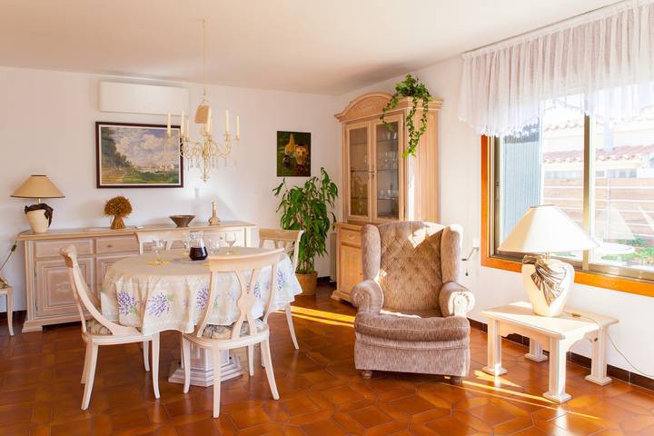 Villa Monbijou para 6 con piscina privada y Wi-Fi in Platja de la Barbiguera (Vinaròs), Vinaròs