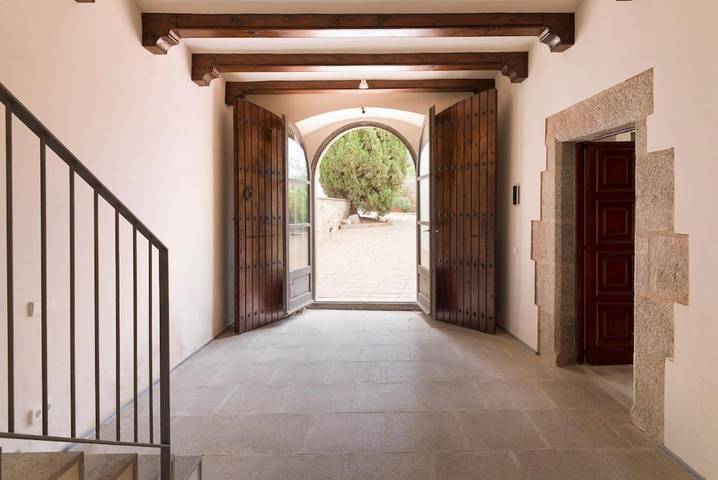 Location de vacances pour 12 personnes, avec piscine et jardin ainsi que vue sur le lac et vue à Alella - 2