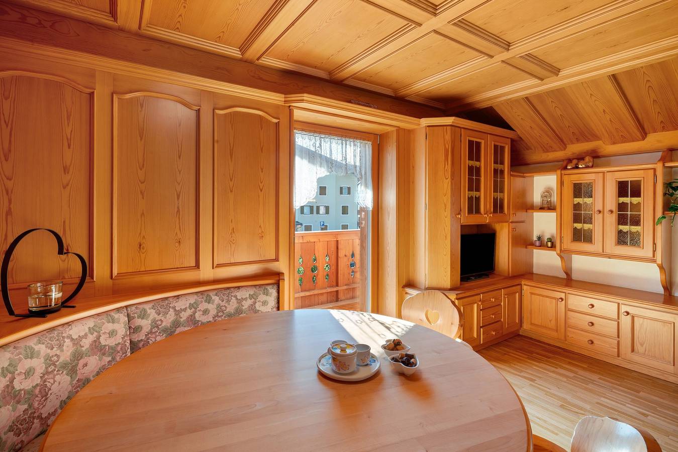 Ganze Wohnung, Apartment 'Ciasa Giorgina' mit Bergblick, privater Terrasse und Wlan in Pozza di Fassa, San Giovanni di Fassa