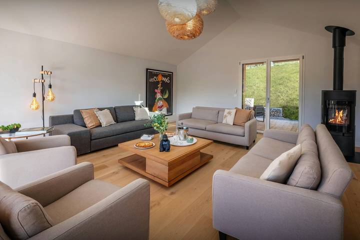 Villa pour 8 personnes, avec Terrasse et Jardin ainsi que Piscine et Sauna en Haute-Savoie