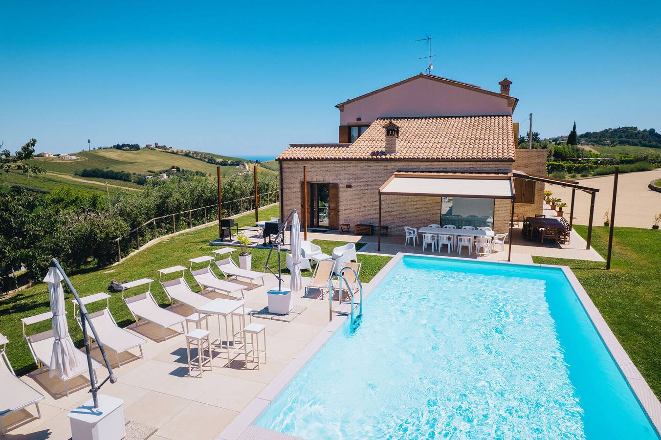 Casa Vacanza per 14 Persone in Fermo, Costa Adriatica Marche