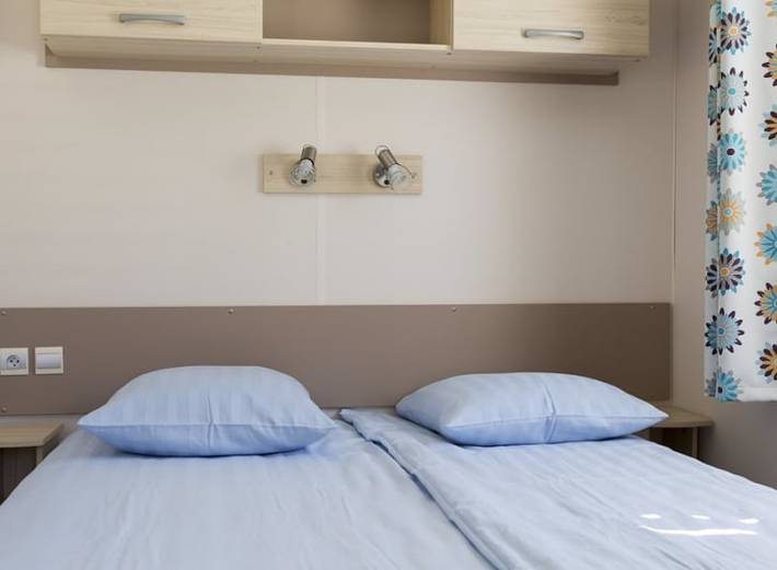 Caravane pour 6 personnes, avec vue sur le lac ainsi que balcon/terrasse et terrasse à Sampzon - 3