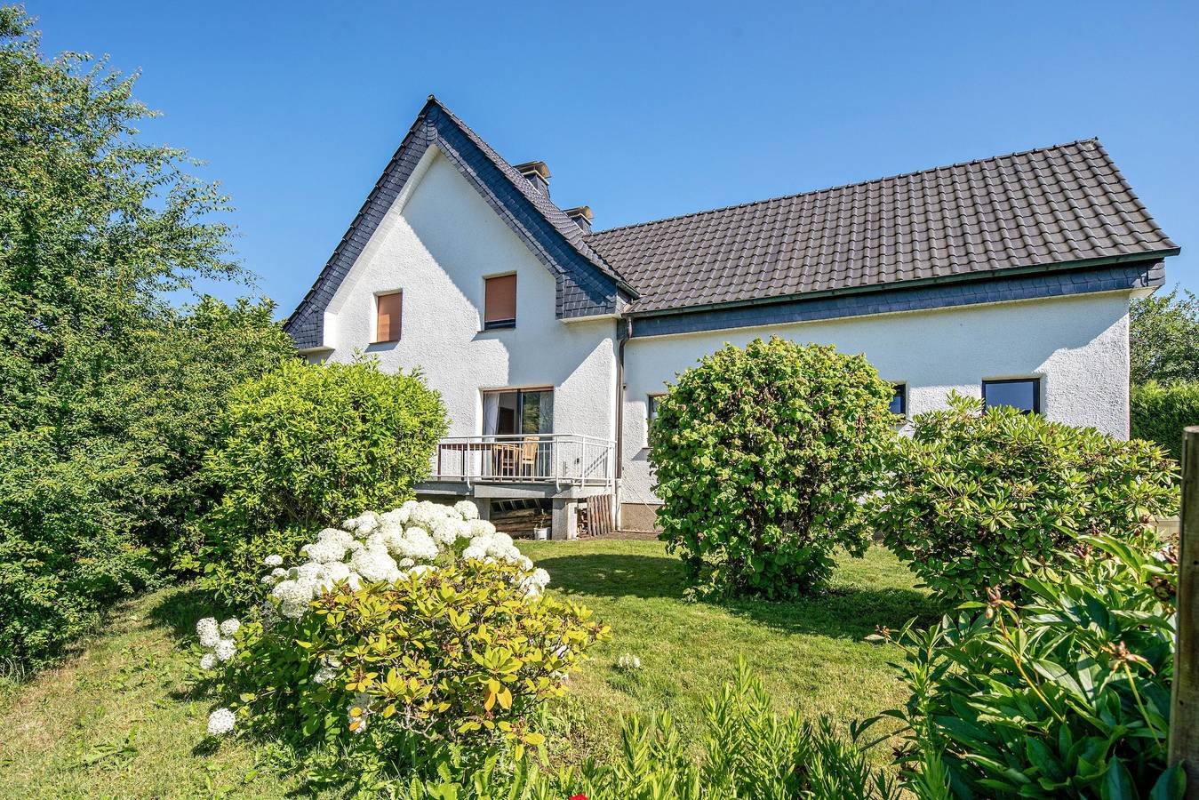 Holiday Home 'Haus Kirchenblick' with Private Garden, Balcony and Wi-Fi in Attendorn, Sauerland