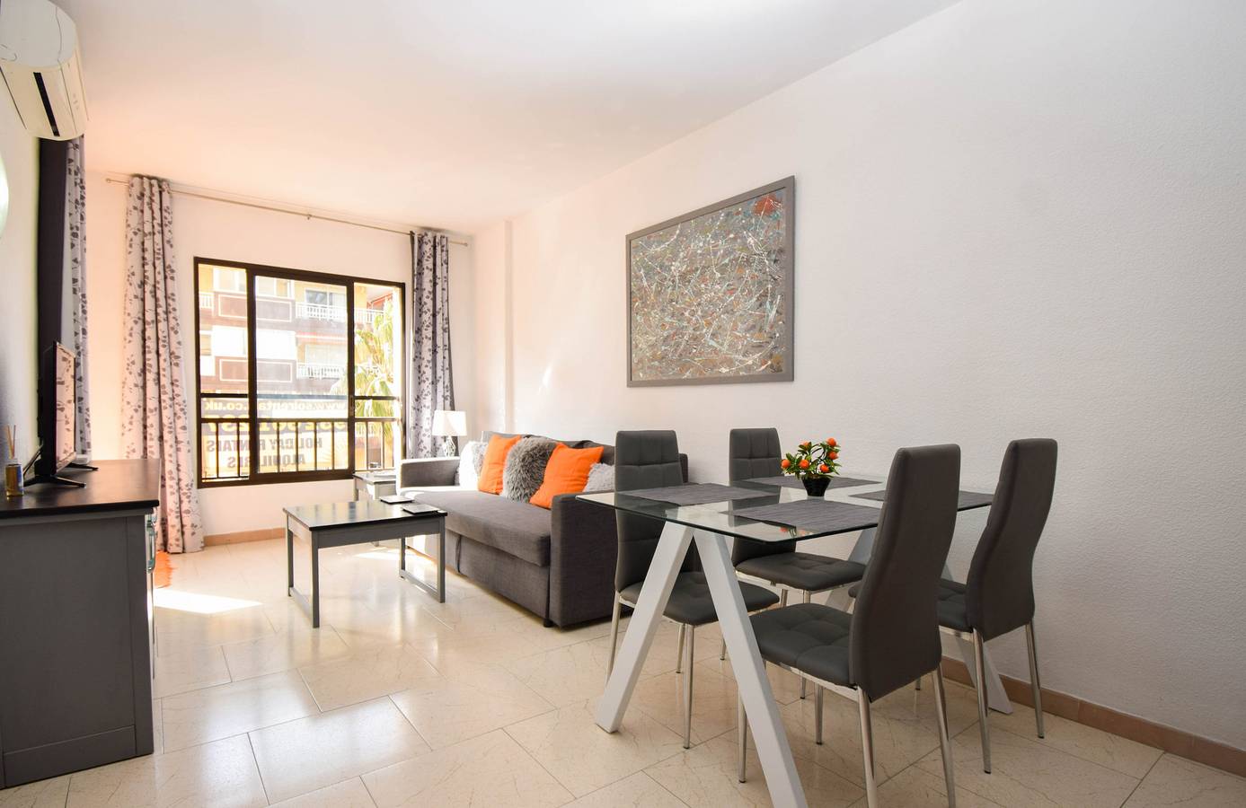 Entire apartment, Apartment in beachfront community with sea views and swimming pool in Los Boliches, Fuengirola
