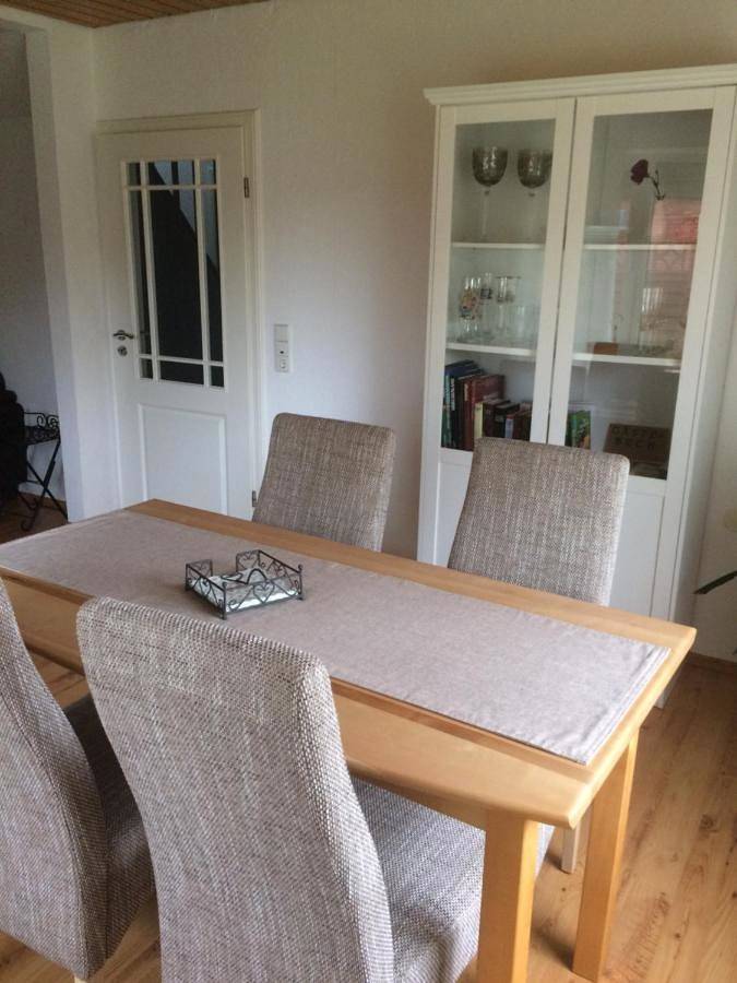 Ferienhaus für 5 Personen, mit Terrasse und Garten in Leer - 2