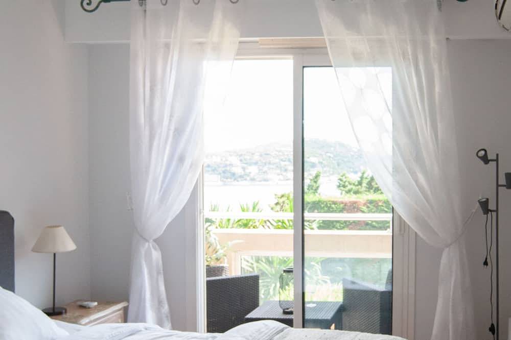 Hel leilighet, 07. Terrace with stunning view of the sea and Cap Ferrat, one bedroom apartment. in Villefranche-sur-Mer, Middelhavskysten (Frankrike)