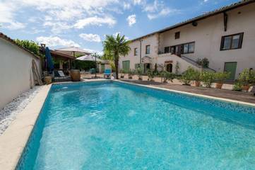 Chambre d’hôte pour 4 personnes, avec piscine et jardin ainsi que terrasse et vue, animaux acceptés à Villié-Morgon