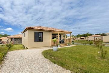 Gîte pour 5 personnes, avec piscine ainsi que terrasse et jardin à Saubrigues