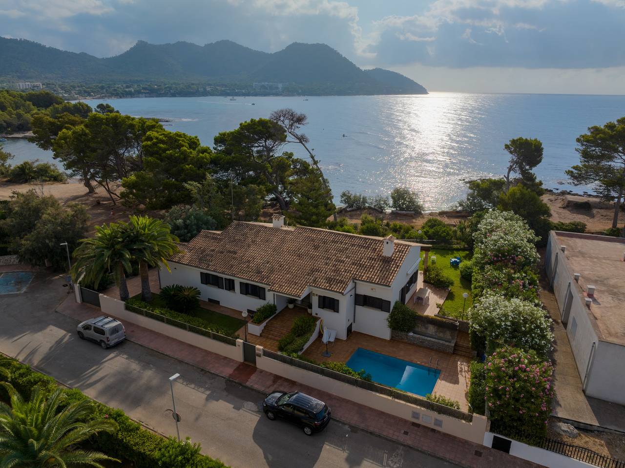 Villa Es Pinaro - Beach Front by Priorityvillas in Port Nou, Son Servera