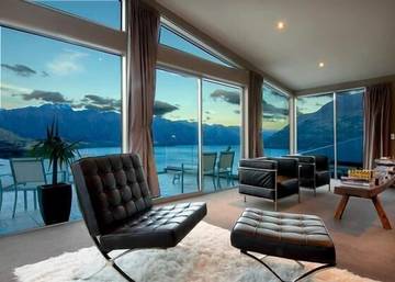 Vacation House for 22 Guests in Queenstown, Otago, Picture 1