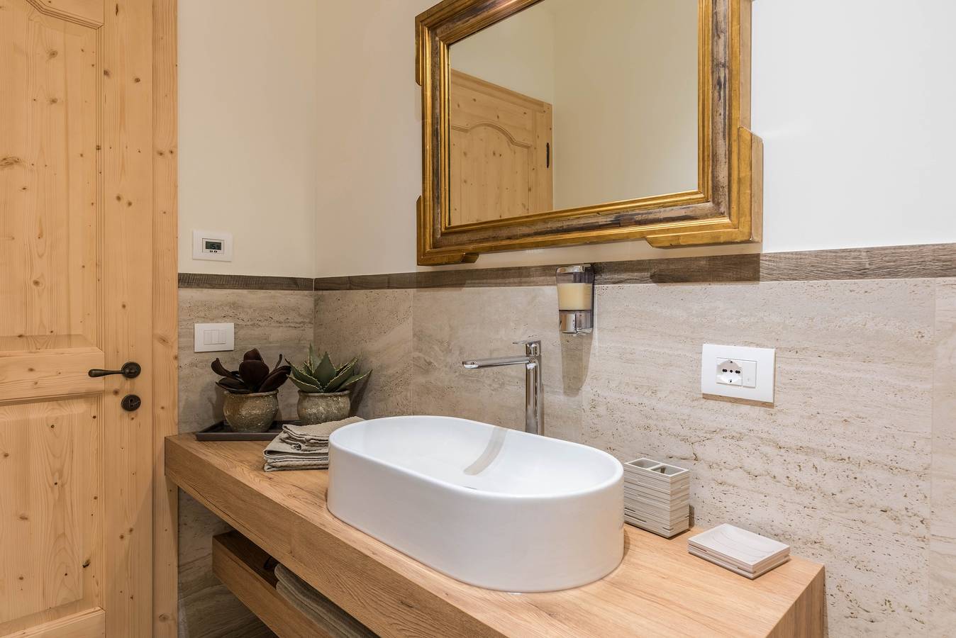 Appartement "Wellness Lodge Edoardo" met uitzicht op het meer en de bergen, bubbelbad & sauna, foto 6