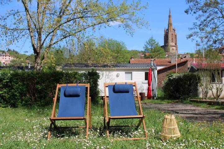 Location de vacances pour 2 personnes, avec Terrasse et Jardin ainsi que Piscine et Vue à Belmont-sur-Rance
