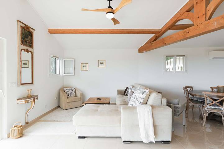 Apartamento vacacional entero, 2-bedroom villa with sea view and private pool in Vence (Alpes Marítimos), Costa mediterránea (Francia)