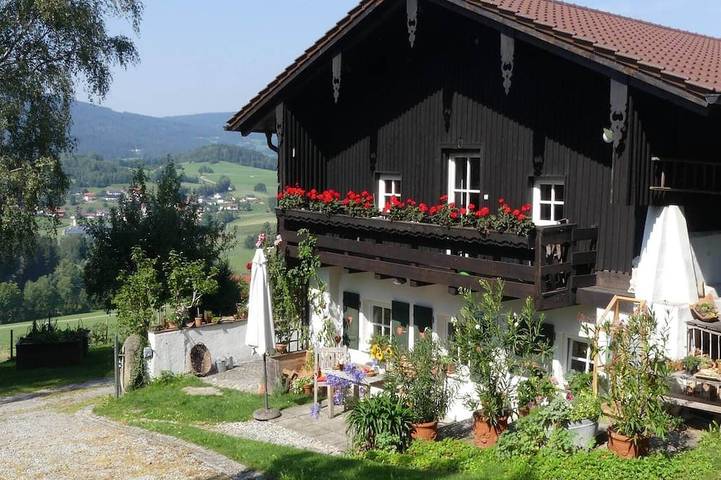 Ferienhaus für 4 Personen, mit Balkon und Garten in Kollnburg