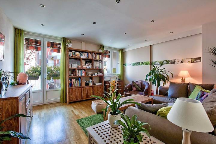 Entire apartment, “La Naturelle”: relaxing and exotic! Air conditioning and free/secure parking! in Villeurbanne, Lyon region