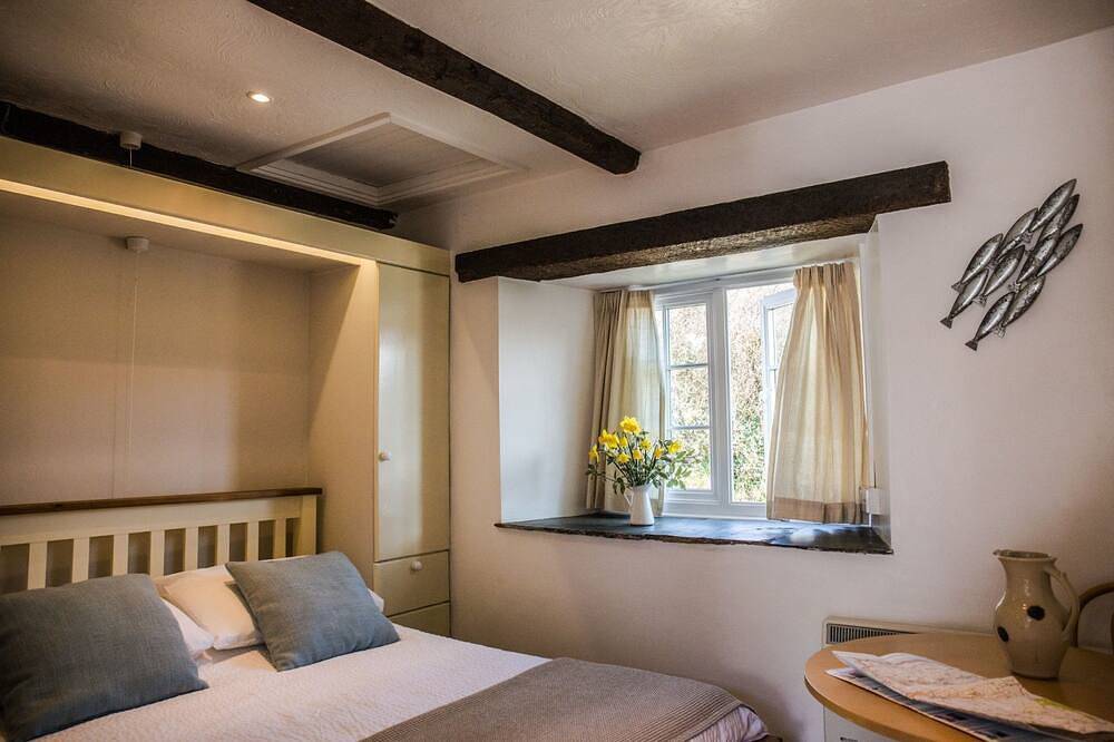The Tack Room, shared hot tub and sauna in Hartland, Hartland Devon Heritage Coast