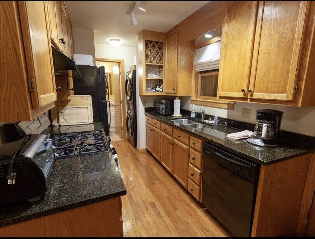 High Speed Fiber Optic Wifi; Tranquil Treehouse on 2.5 Acres; Affordable Luxury in Macon County