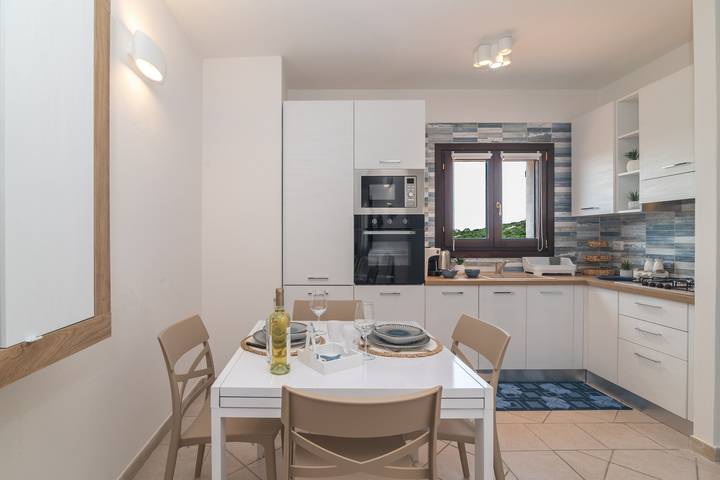 Ganze Wohnung, Apartment 'Elena' mit Balkon, Wlan und Klimaanlage in Santa Teresa di Gallura, Santa Teresa Gallura (Gemeinde)