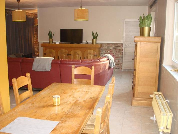 Gîte pour 9 personnes, avec Terrasse ainsi que Jardin et Vue à Courcelles (Hainaut)