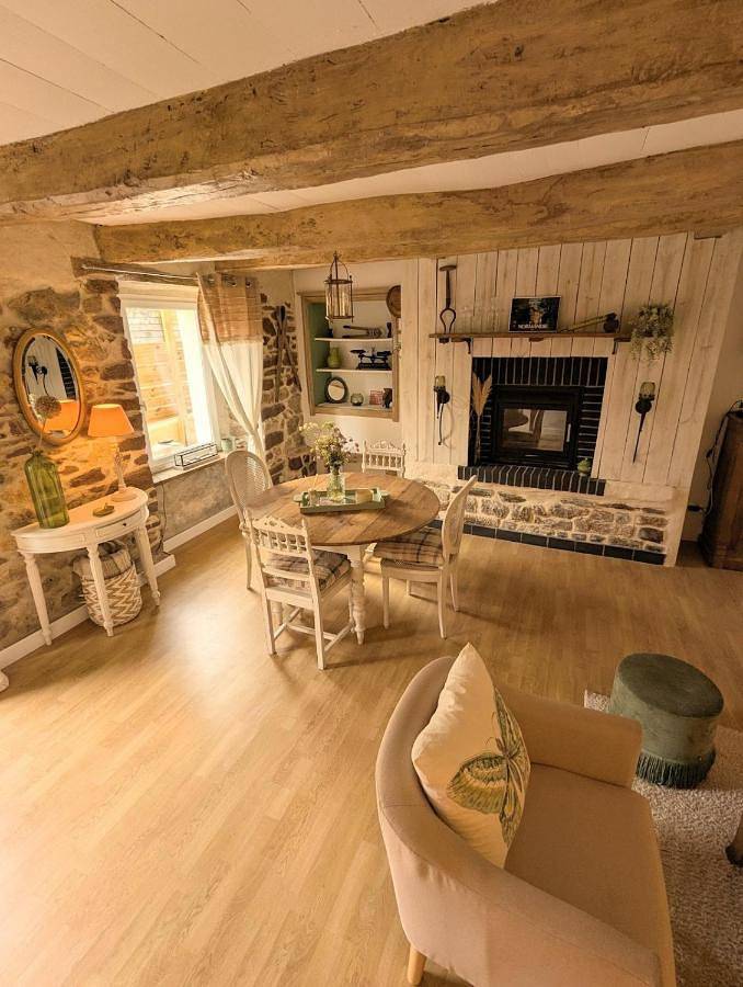 Location de vacances pour 6 personnes, avec Balcon et Terrasse ainsi que Jardin et Vue à Longueville (Manche)