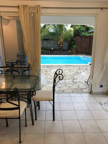 Gîte pour 4 personnes, avec piscine et terrasse à Sainte-Rose
